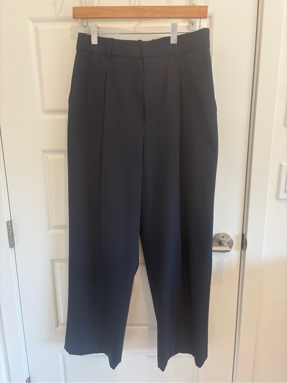 Like new Uniqlo navy wide leg pants